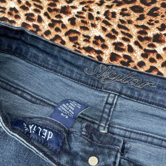 retro skylar daisy dukes denim shorts - Picture 7 of 8